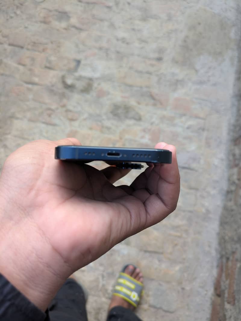 Apple iPhone 13 2