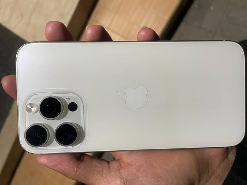 Apple iPhone 15 Pro Max 1