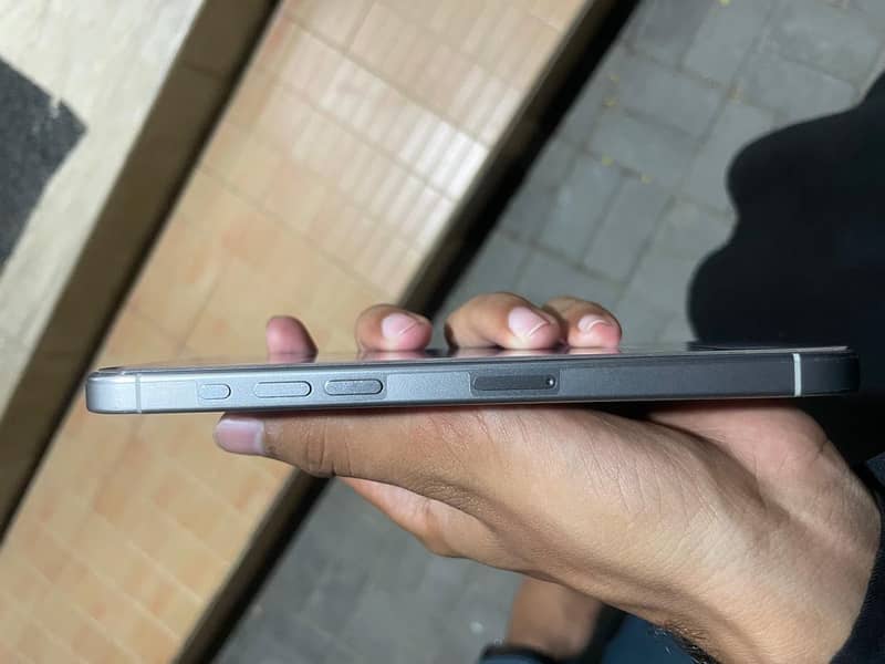 Apple iPhone 15 Pro Max 4