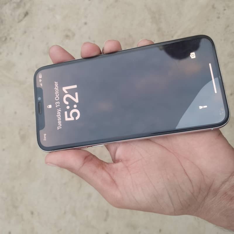 Apple iPhone X 4