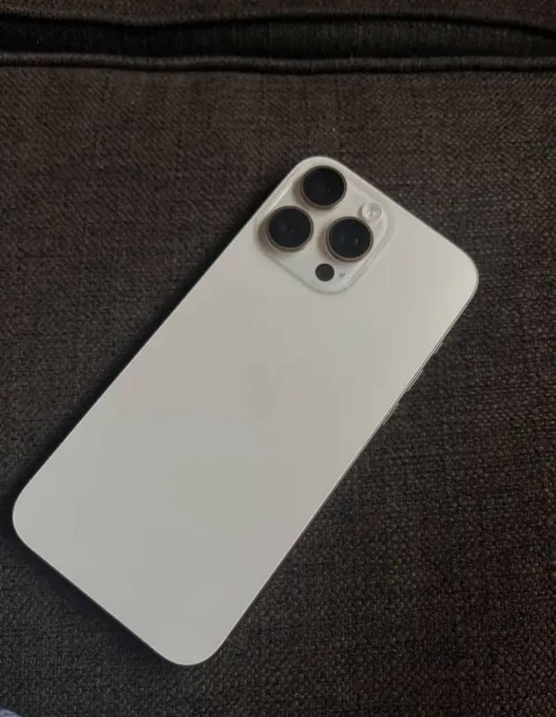 Apple iPhone 16 Pro Max 0