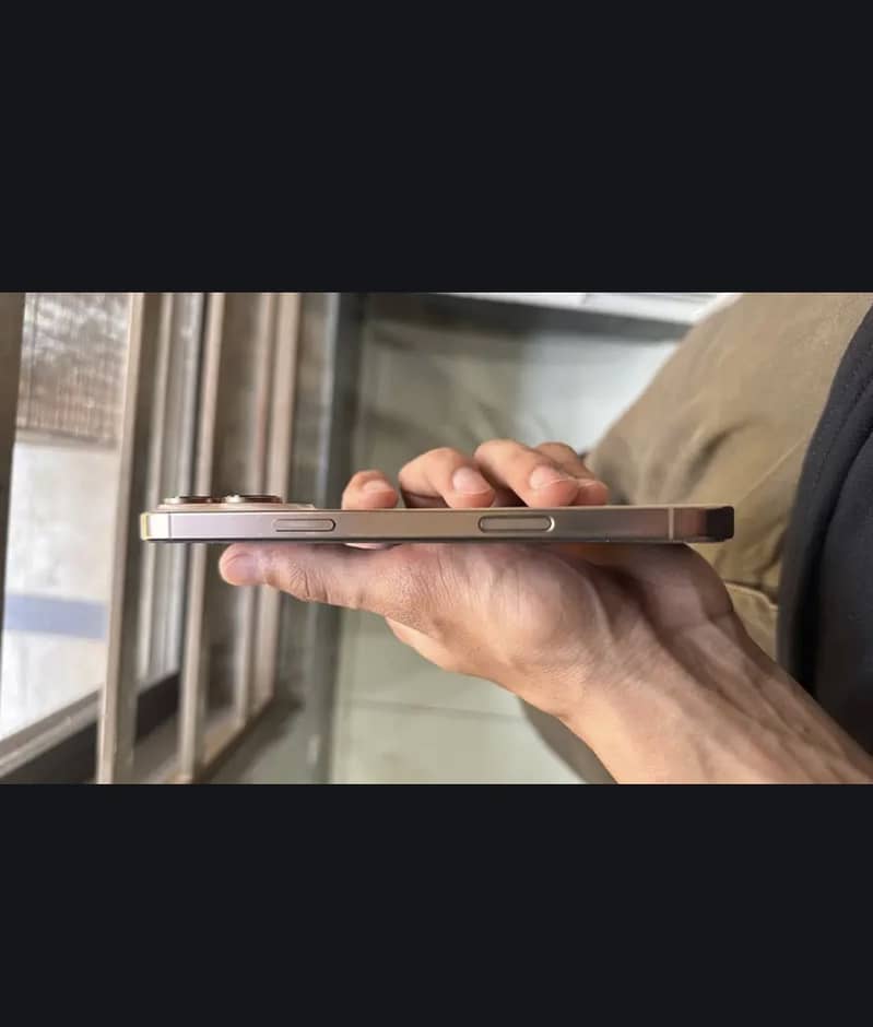Apple iPhone 16 Pro Max 4