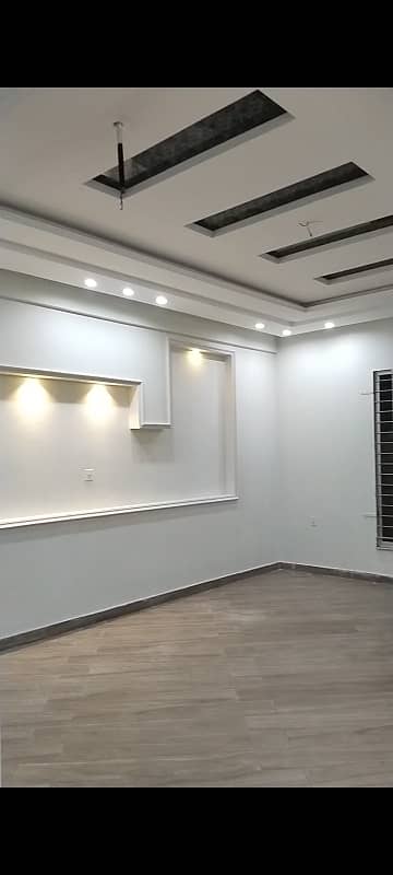 10 Marla Ground Portion For Rent Model Town Main Road Approach