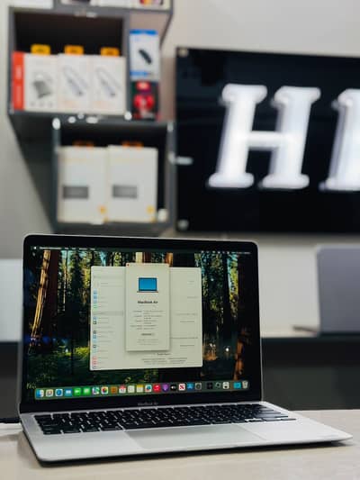 MacBook Air 2020 13” 8GB RAM 256GB SSD Retina upto 8 hrs Long Battery