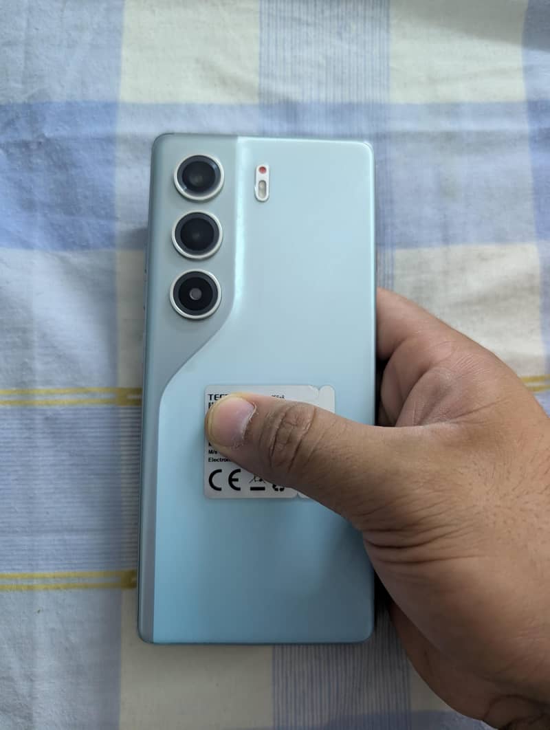 Tecno CAMON 40 1