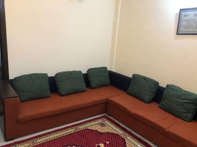 5 cushions - L-Shaped Sofa