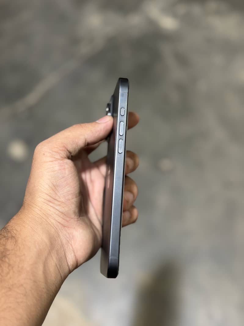 Apple iPhone 15 Pro Max 1