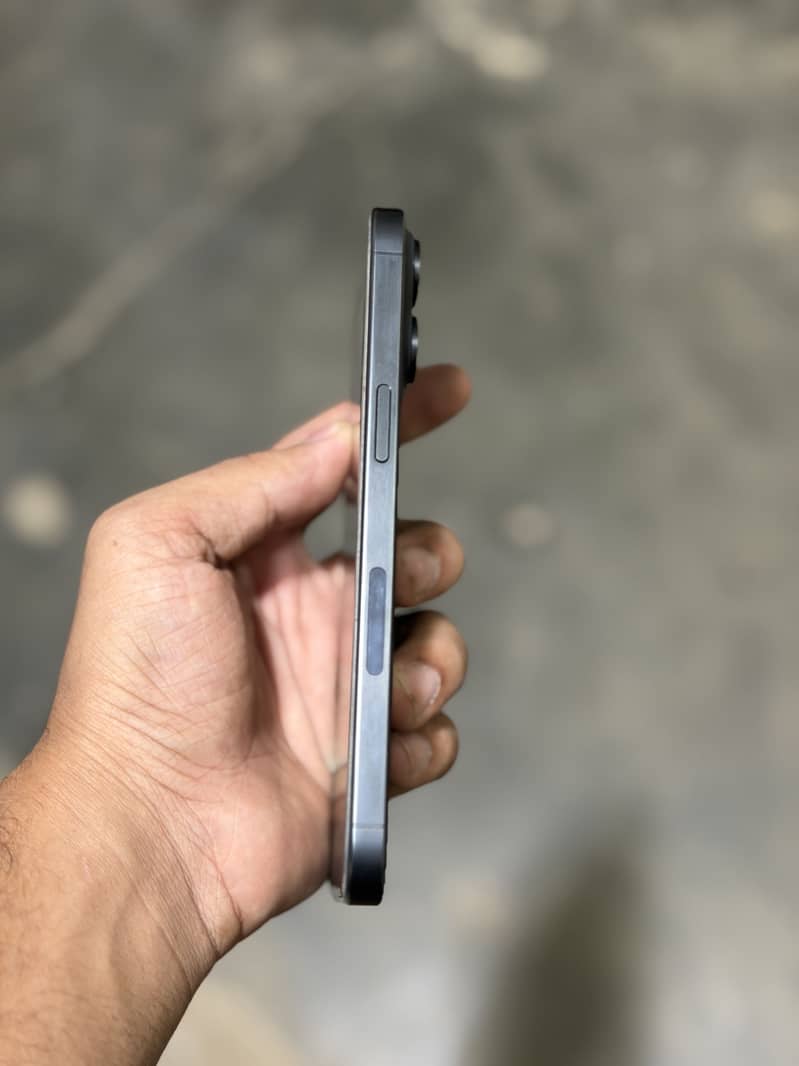 Apple iPhone 15 Pro Max 2