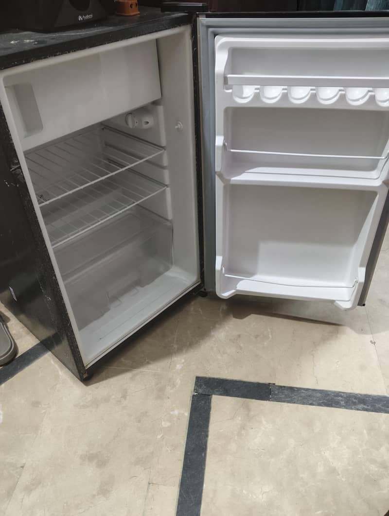 mini fridge 1 door 1