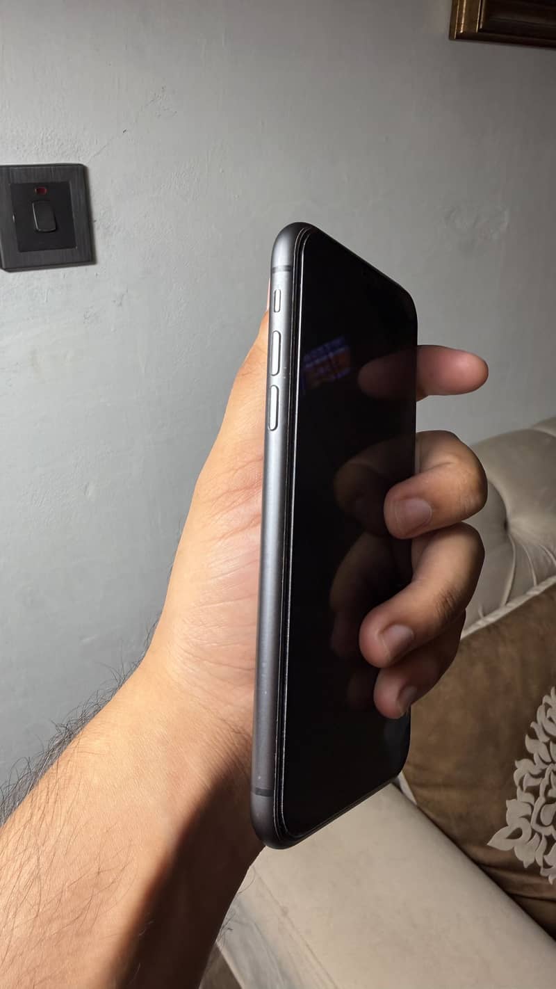 Apple iPhone 11 3
