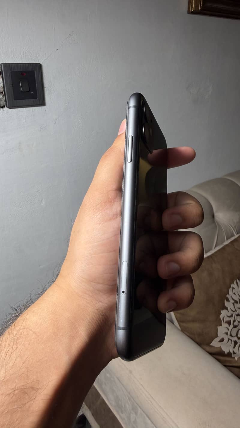 Apple iPhone 11 4
