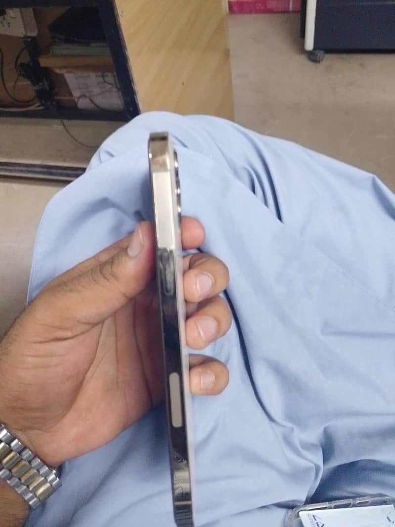 Apple iPhone 12 Pro Max 4