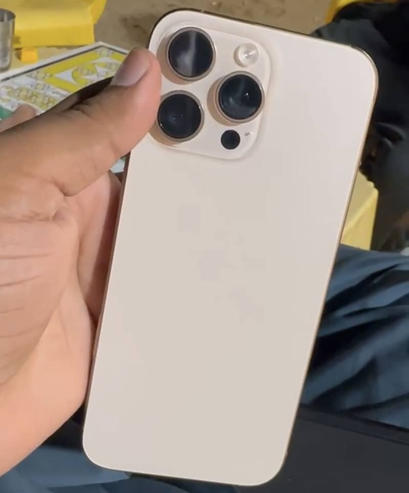 Apple iPhone 16 Pro Max 2