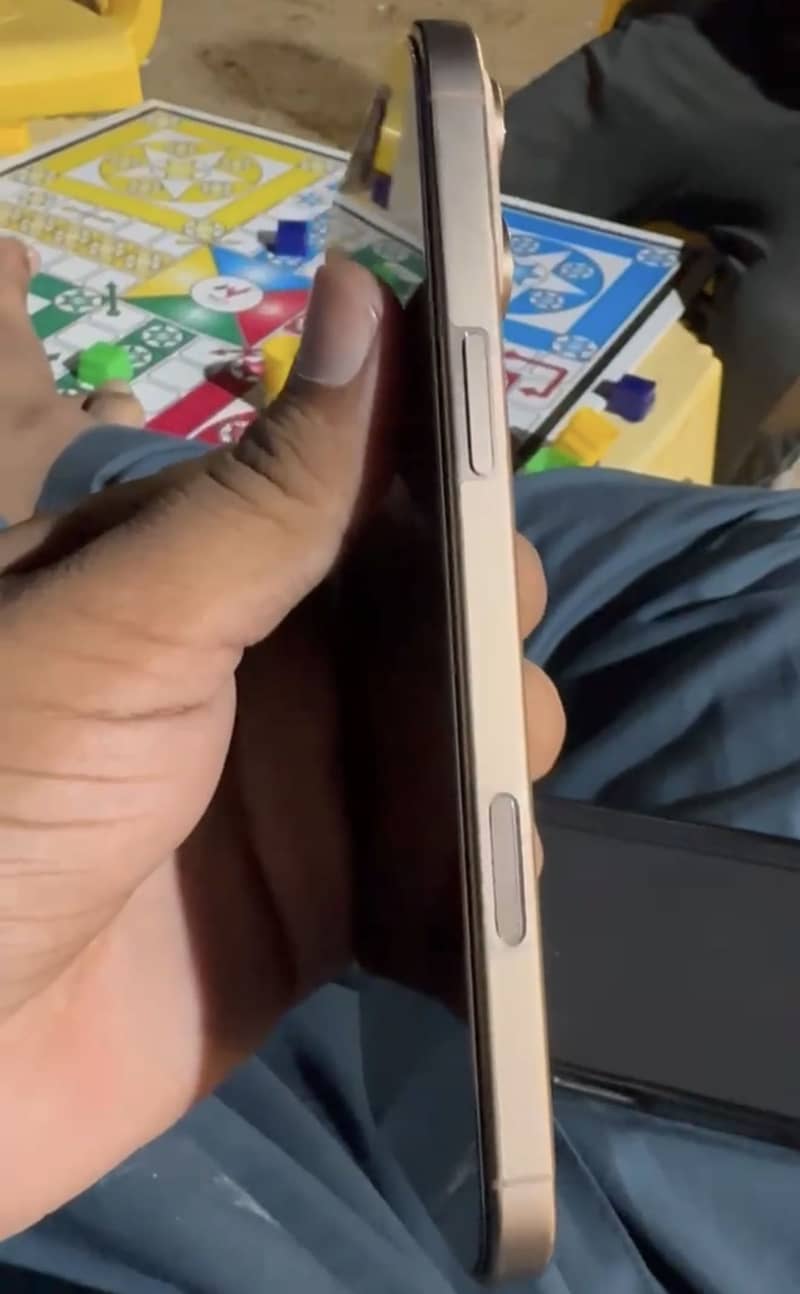 Apple iPhone 16 Pro Max 3