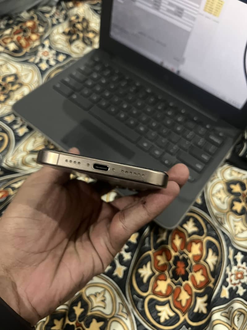 Apple iPhone 16 Pro Max 1