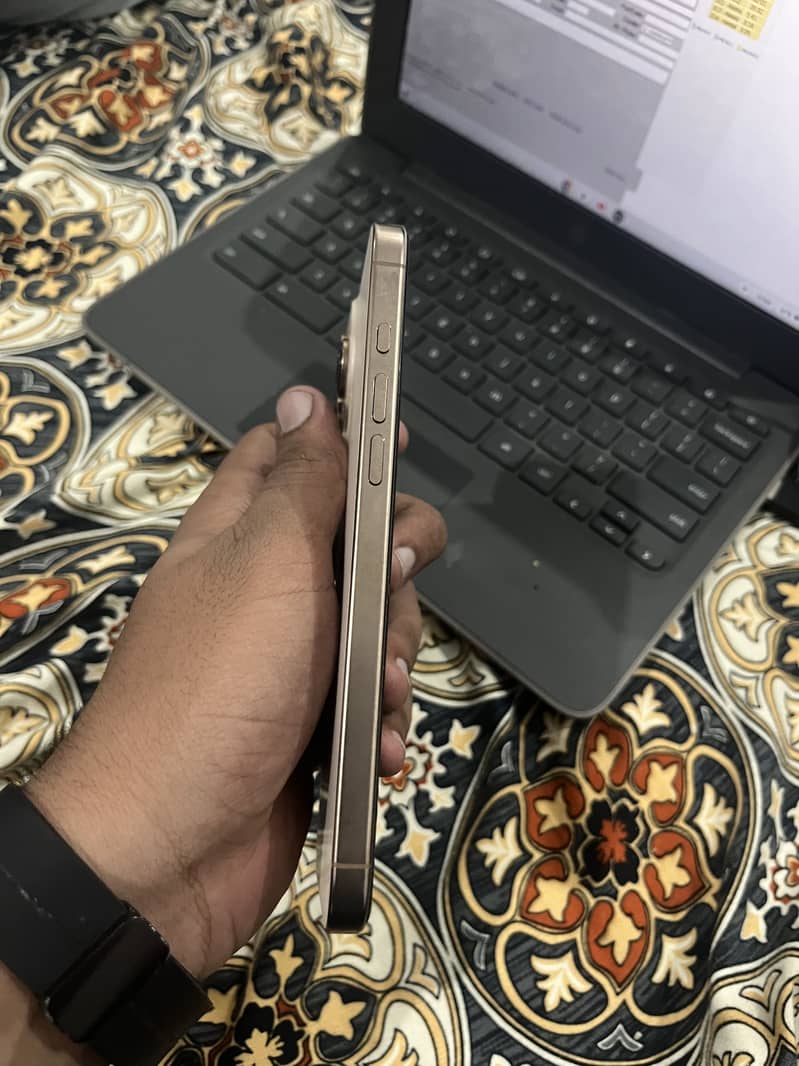Apple iPhone 16 Pro Max 3