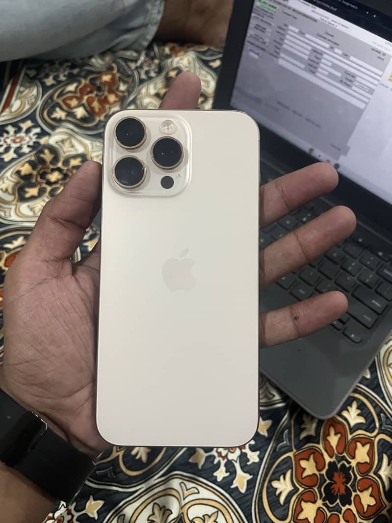Apple iPhone 16 Pro Max 5