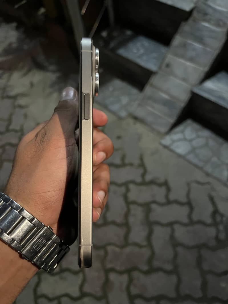 Apple iPhone 15 Pro Max 8