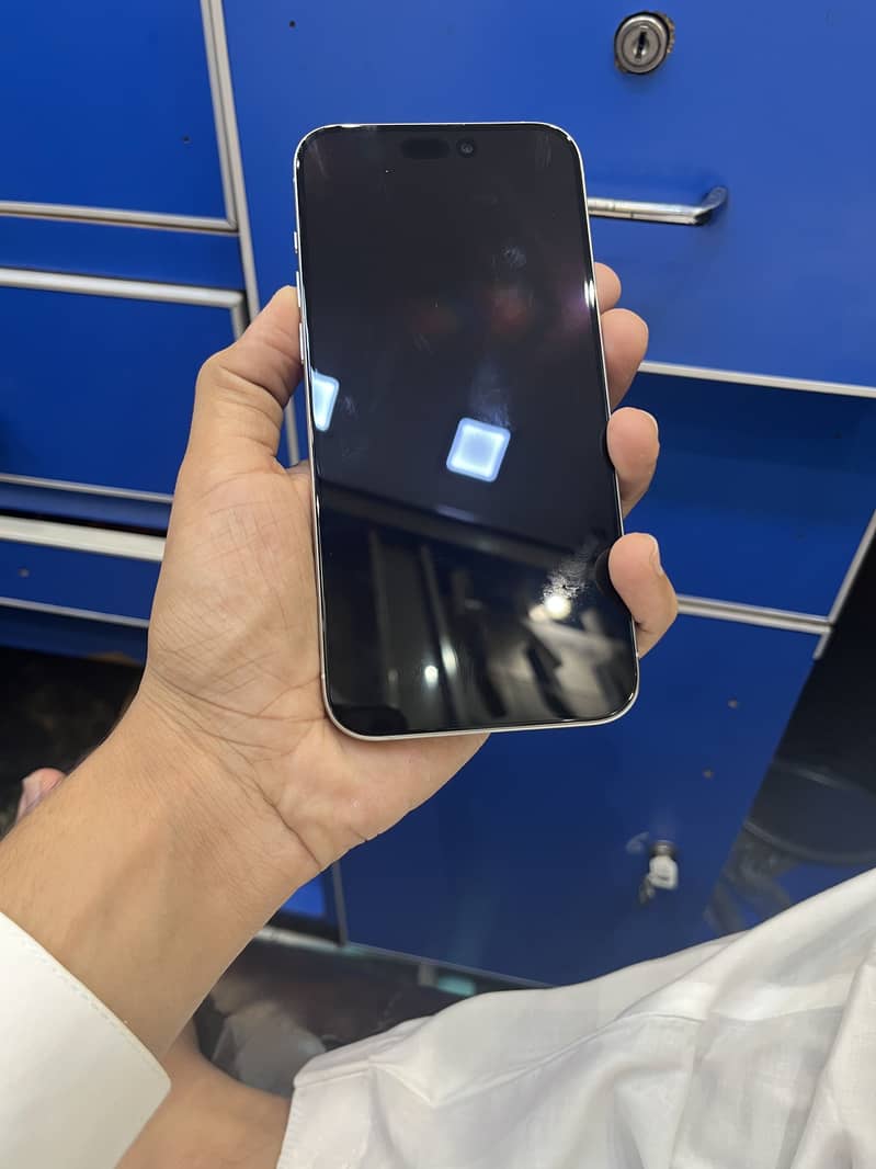 Apple iPhone 15 Pro Max 3
