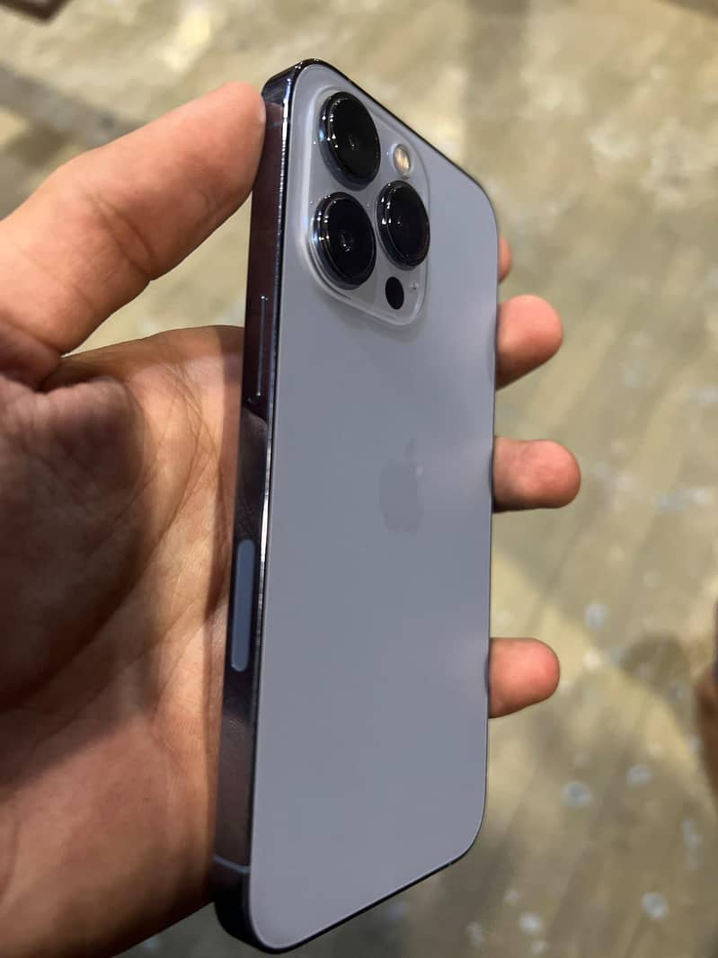 Apple iPhone 13 Pro 2
