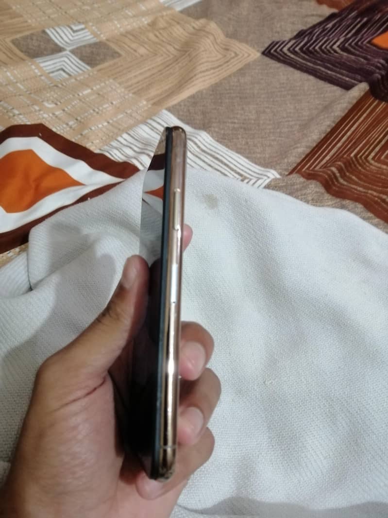 Apple iPhone XS 3