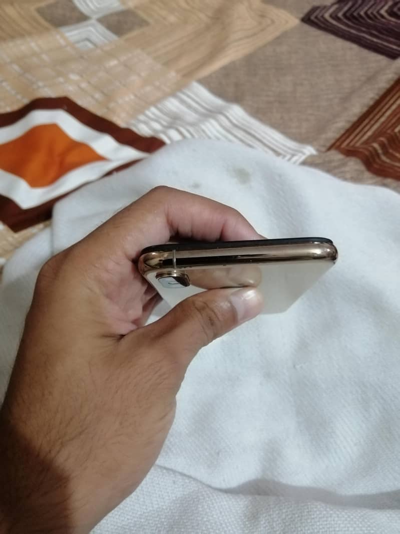 Apple iPhone XS 7