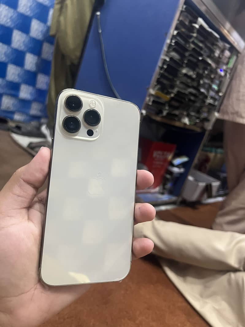 Apple iPhone 13 Pro Max 4