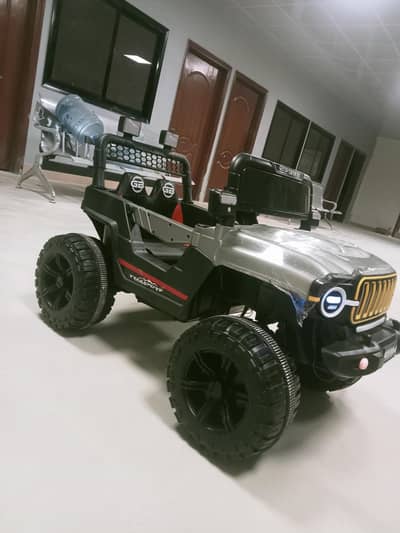 Jeep M 825 2026