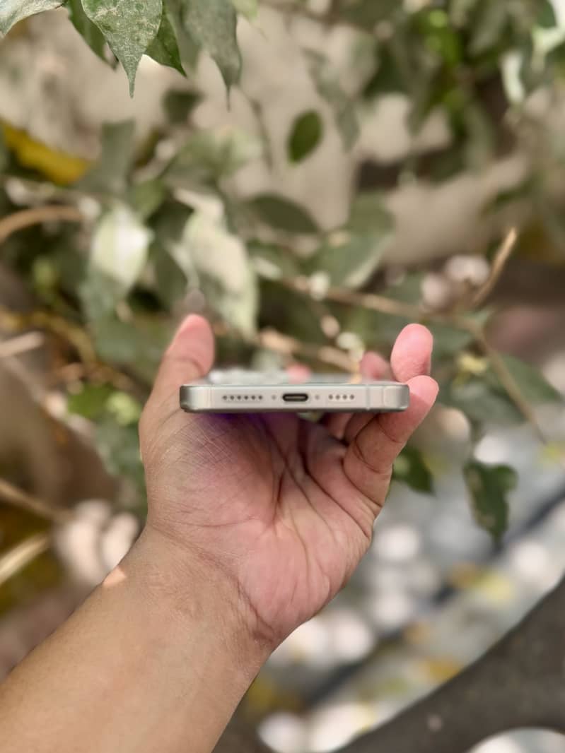 Apple iPhone 15 Pro Max 3