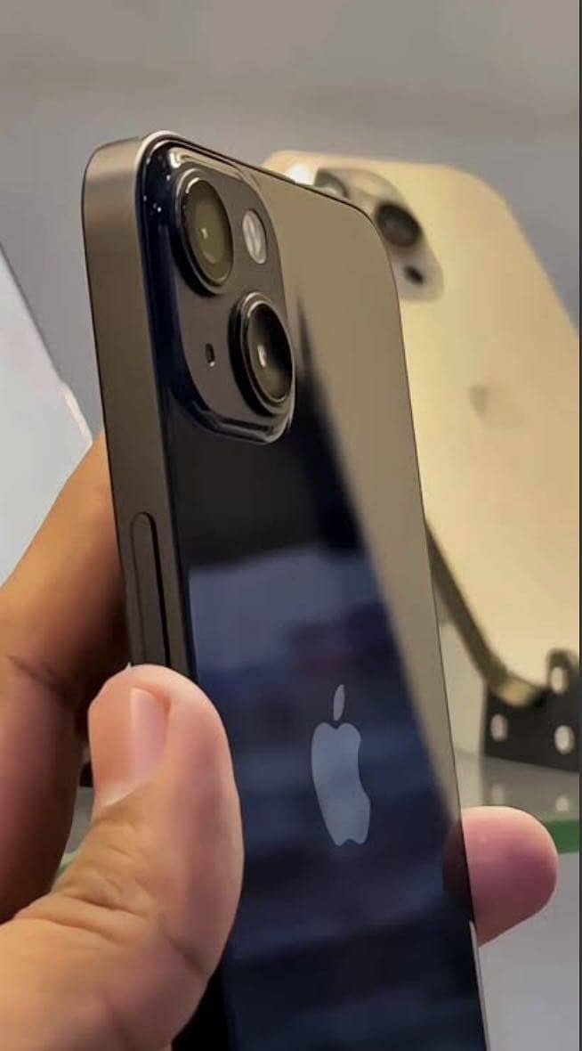 Apple iPhone 13 2