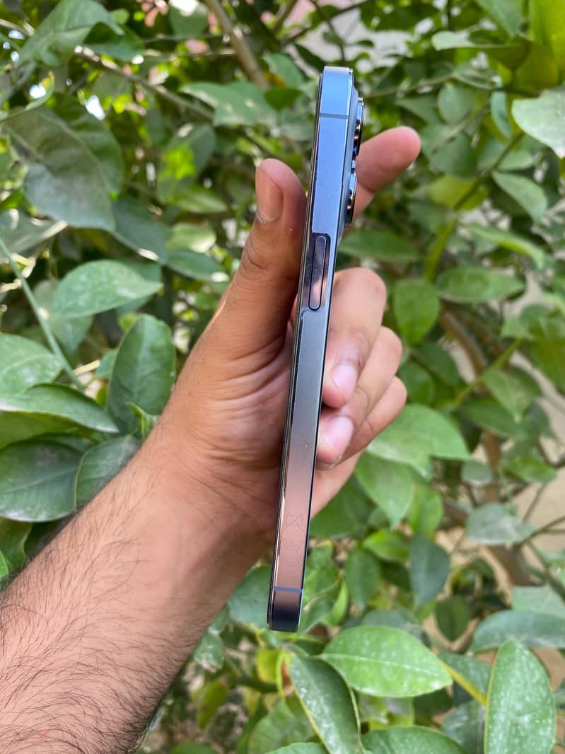 Apple iPhone 13 Pro 1