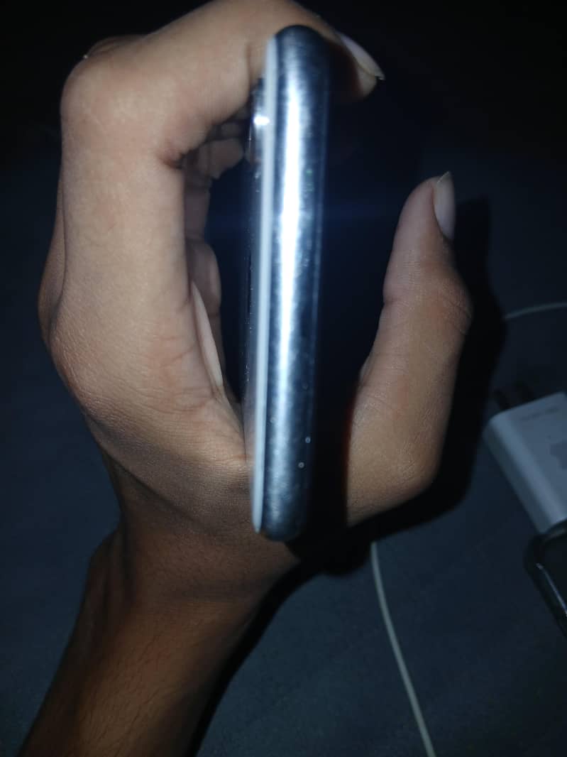 Apple iPhone X 4
