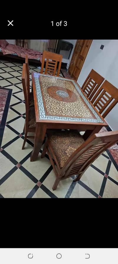 Dining table 6 chair wooden in excellent condition in excellent