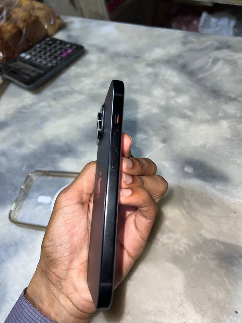 Apple iPhone 15 2
