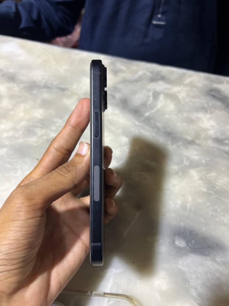 Apple iPhone 15 4
