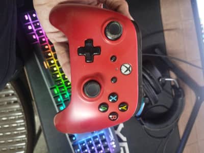 Xbox one wire Controller for sale also compatible with PC