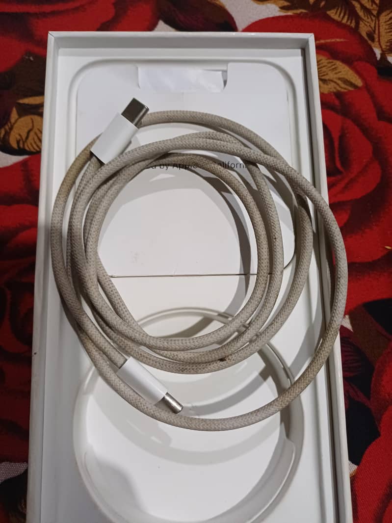 iphone 15 pro max original cable 3