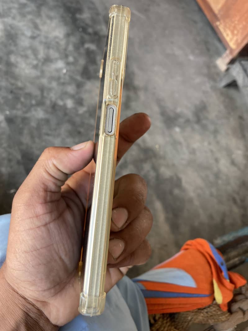 Realme C53 4