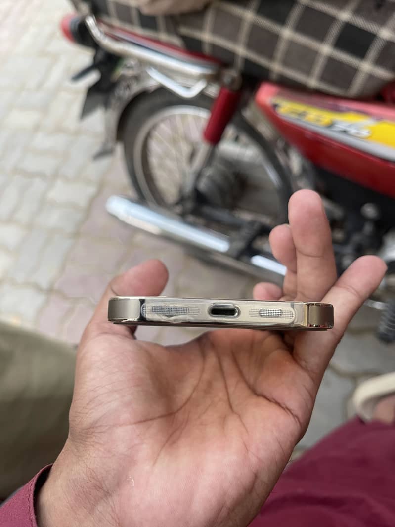 Apple iPhone 14 Pro 3