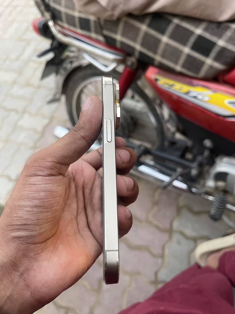 Apple iPhone 14 Pro 4