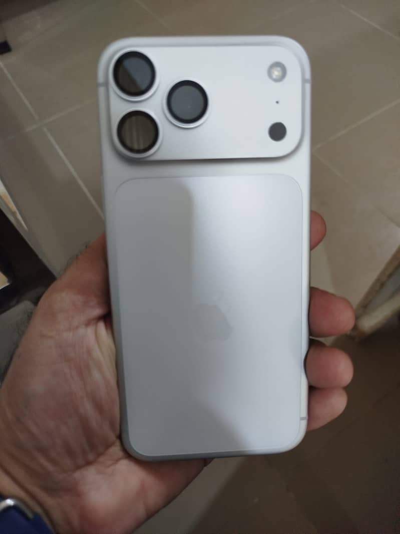Apple iPhone 17 Pro Max 0