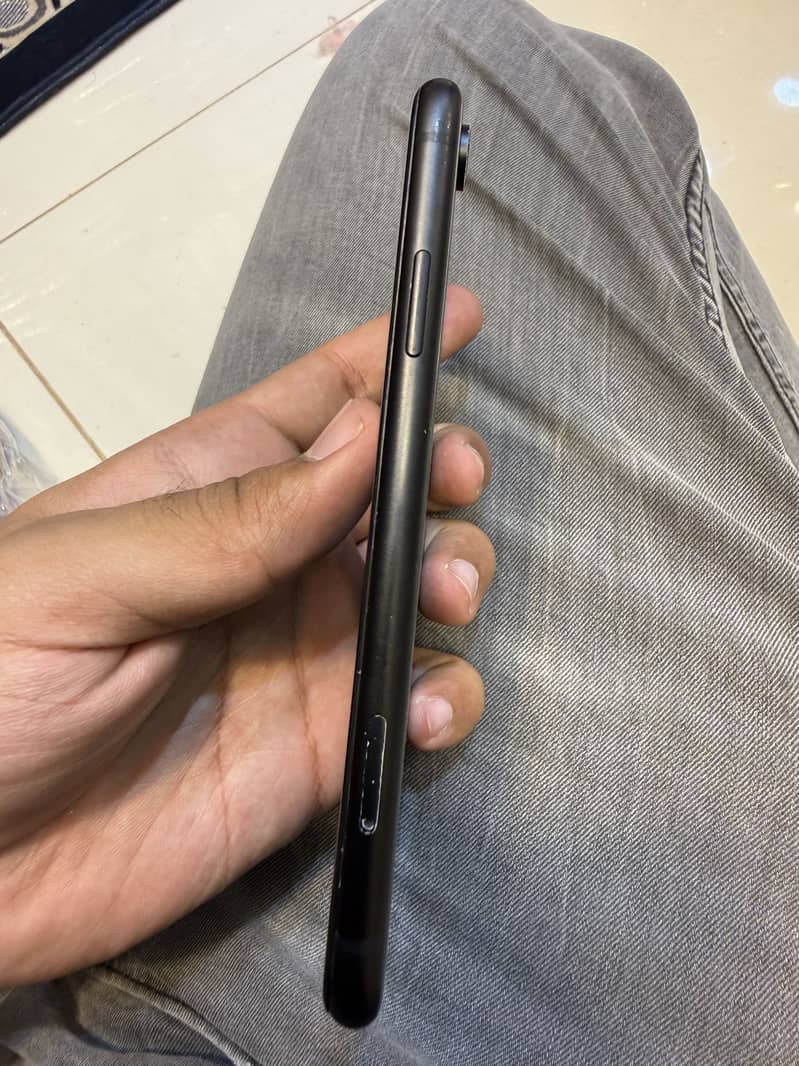 Apple iPhone XR 0