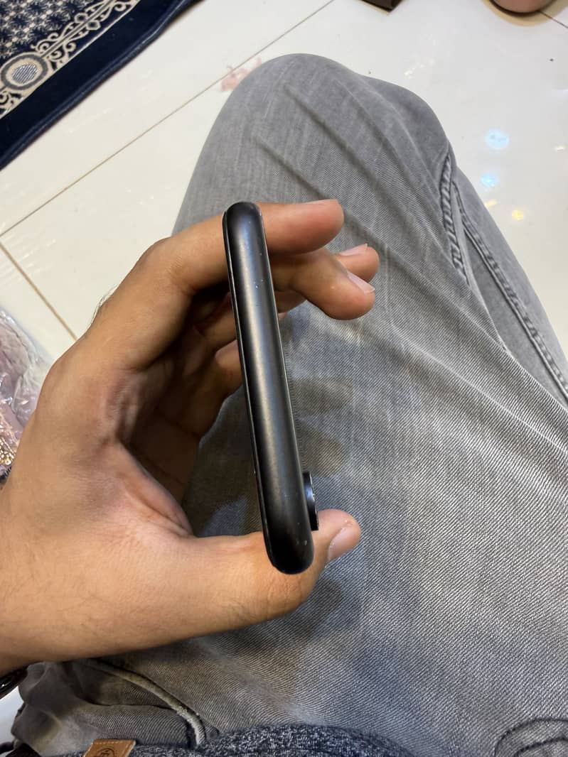 Apple iPhone XR 4