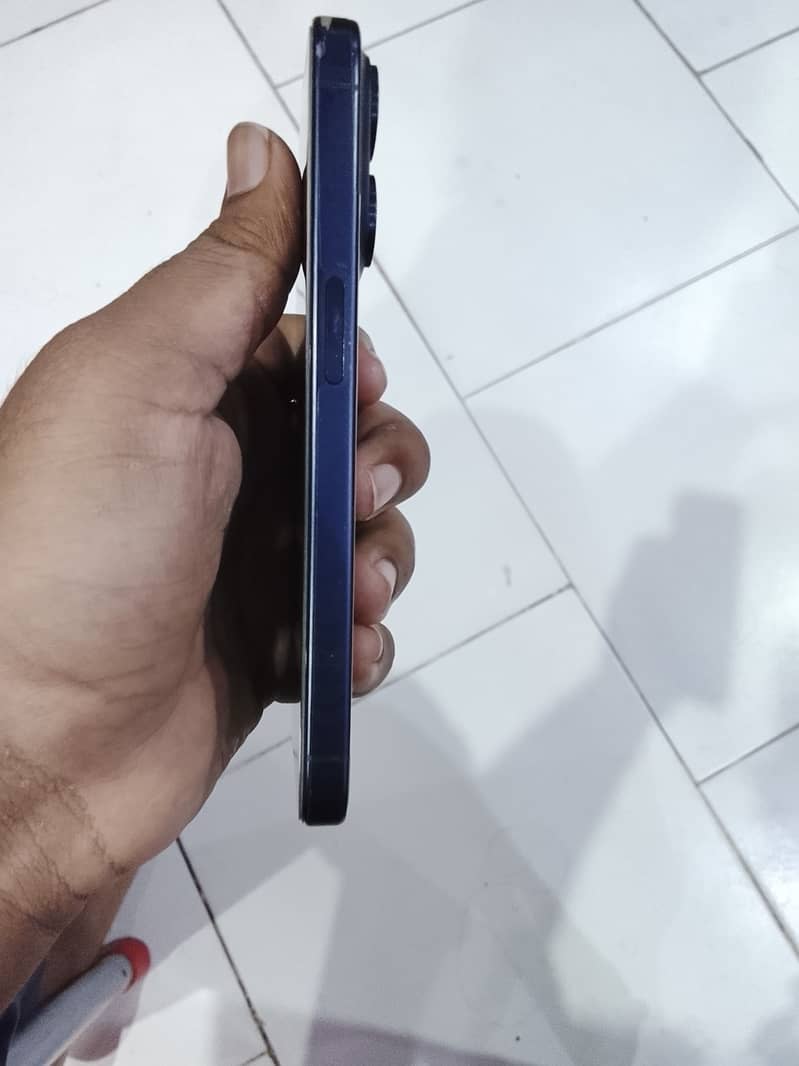Apple iPhone 15 Pro 4