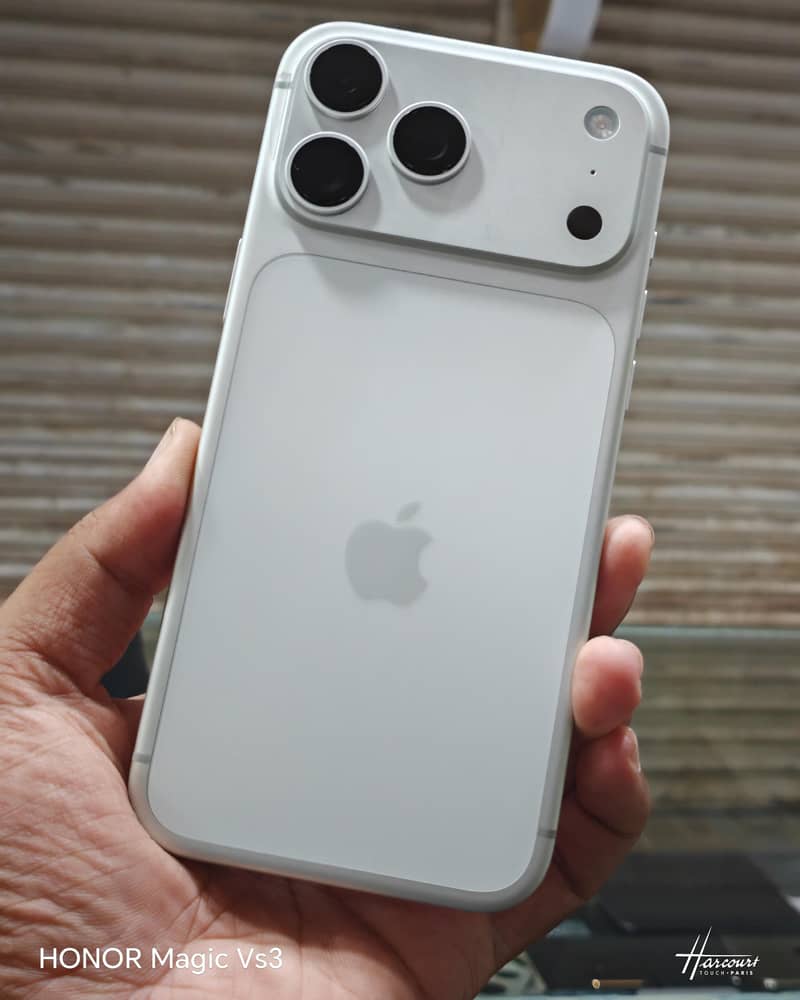 Apple iPhone 17 Pro Max Silver 1