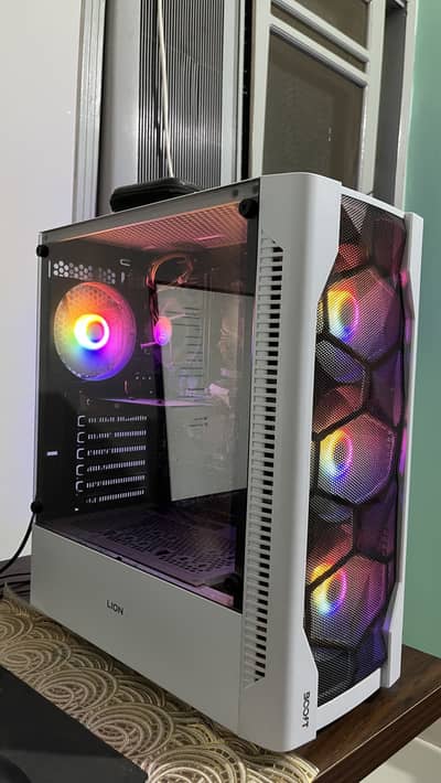 Selling Gaming Pc and Boarder less monitor
