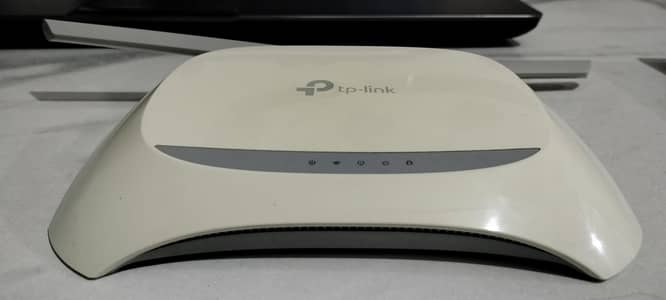 Tp-Link TL-WR840N Router with Adapter