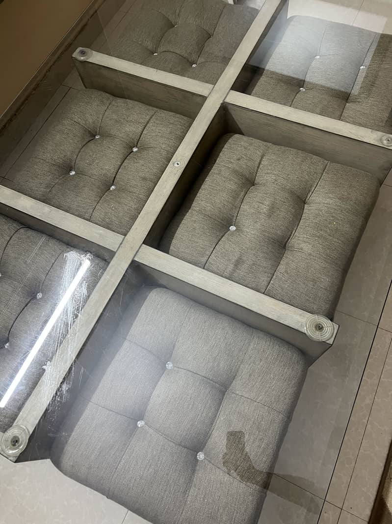 Dining table with 6 sofas 0