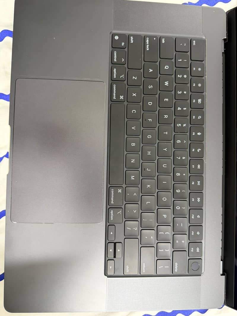 Apple macbook M3 pro 1