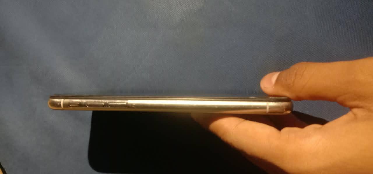 Apple iPhone XS 3